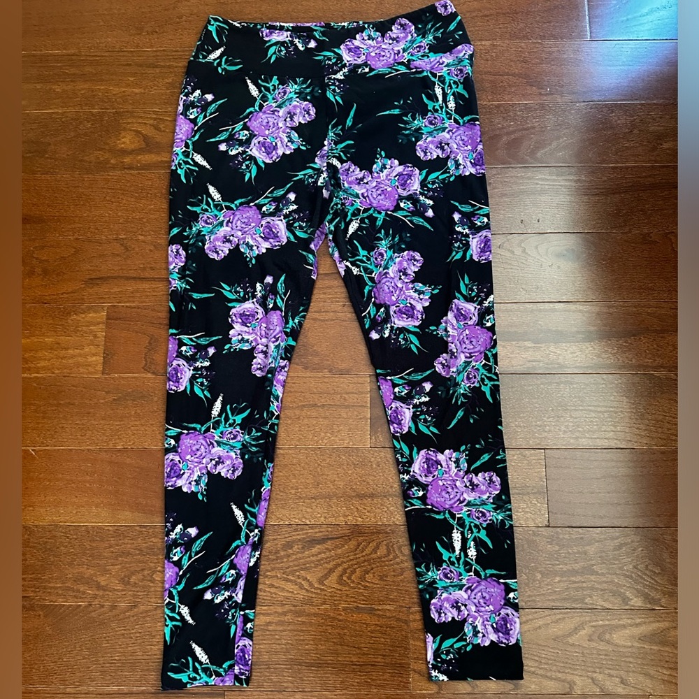 women’s soft purple flower patterned LuLaRoe leggings